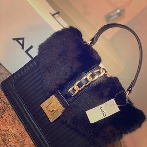 It is designed for the wonder women....hand bag 💼